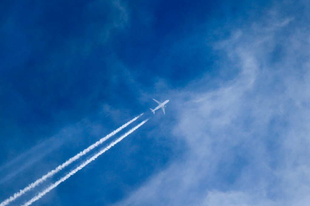 pourquoi les avions laissent des traces